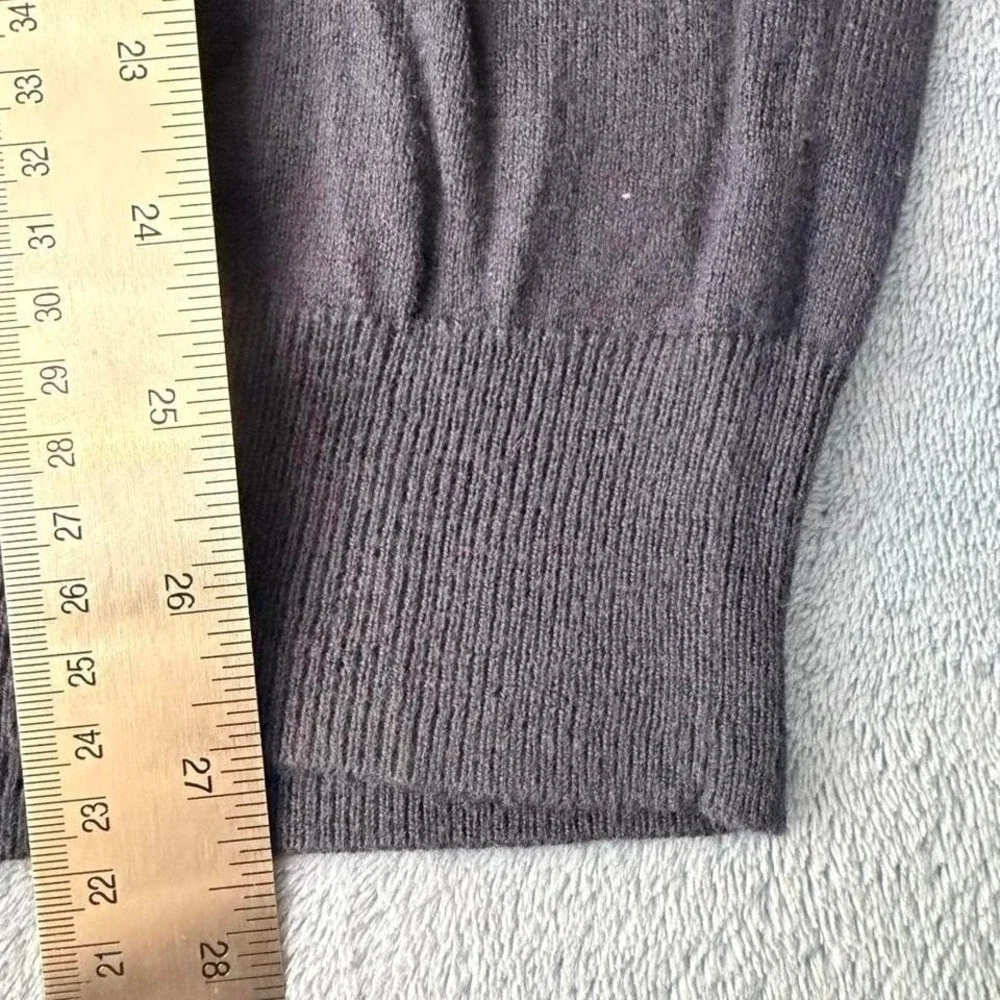 J.Crew blue  v neck sweater men Size M‎